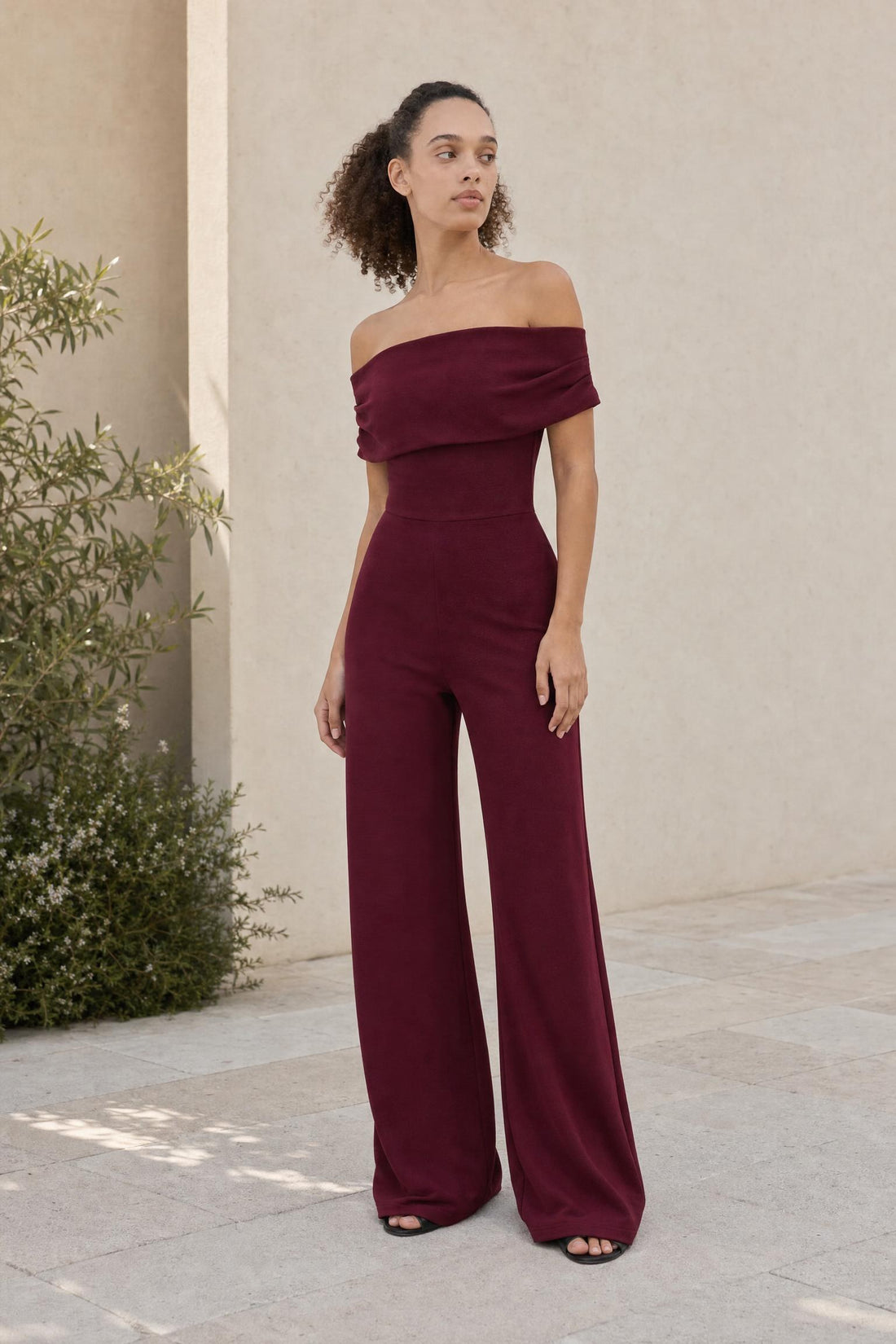 Reva - Schulterfreier Jumpsuit Bordeaux