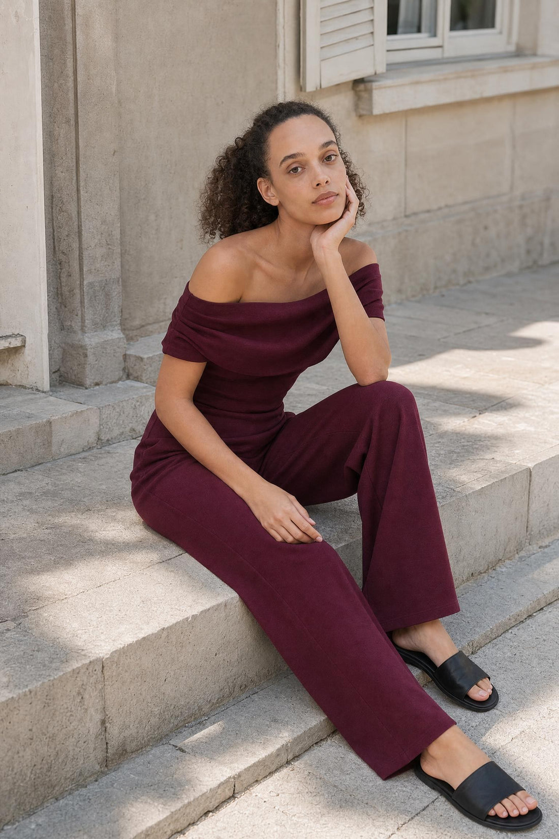 Reva - Schulterfreier Jumpsuit Bordeaux