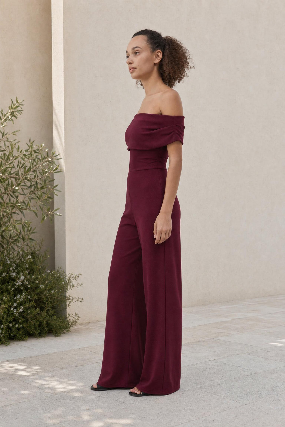 Reva - Schulterfreier Jumpsuit Bordeaux